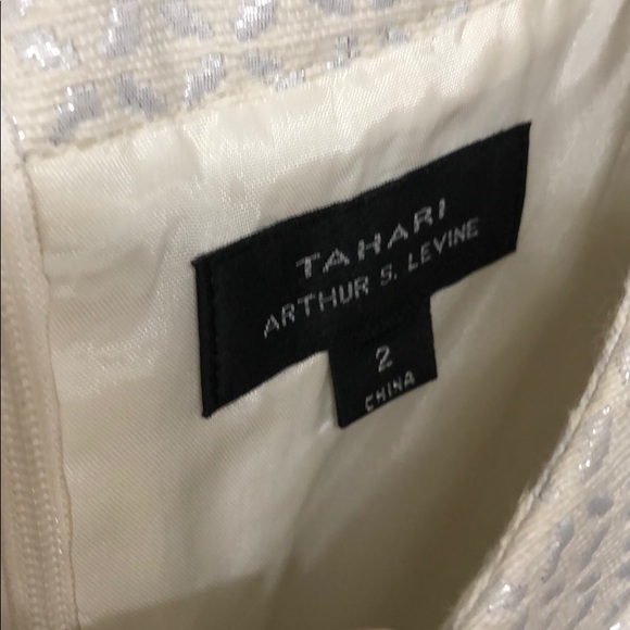 Tahari Ivory and Silver Dress size 2 - Picture 2 of 3